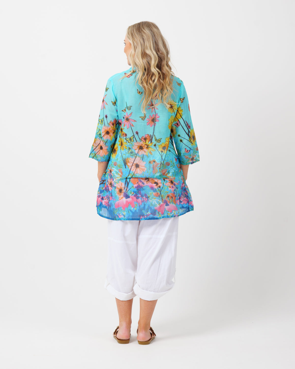 Collared pleated long shirt in sky blue garden