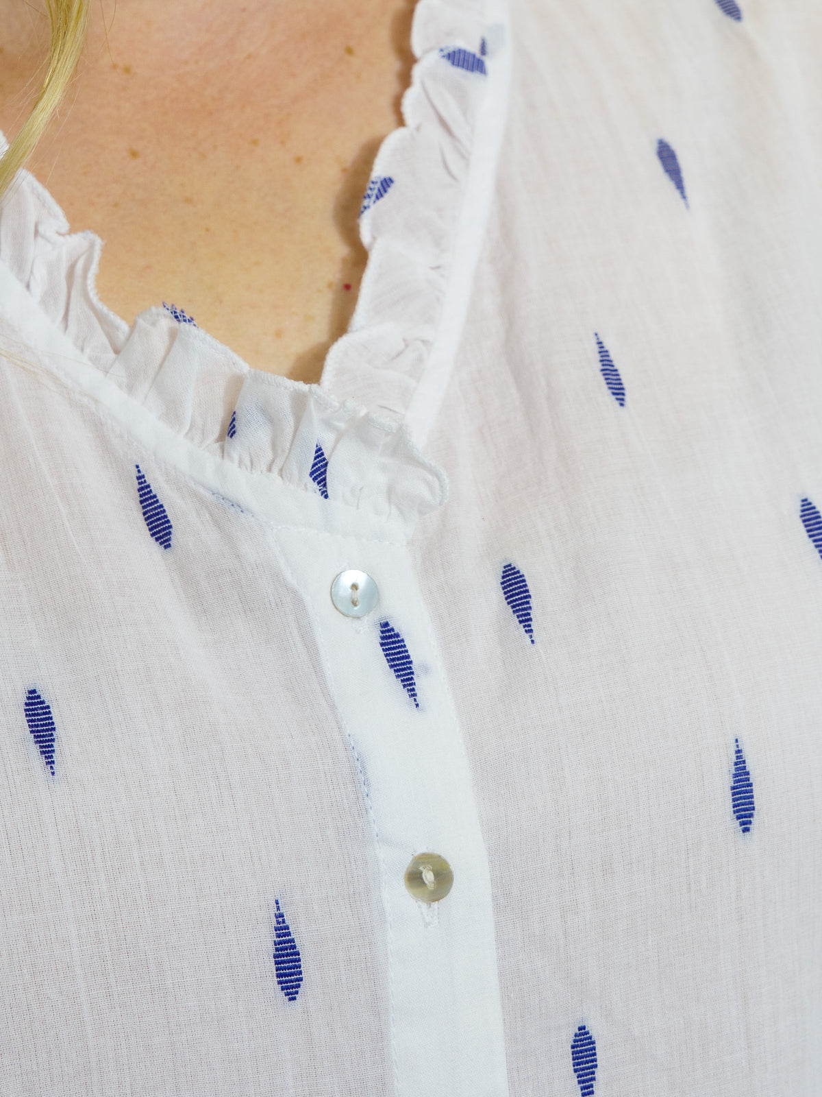 Capricorn Shirt in Blue Leaf motif on white