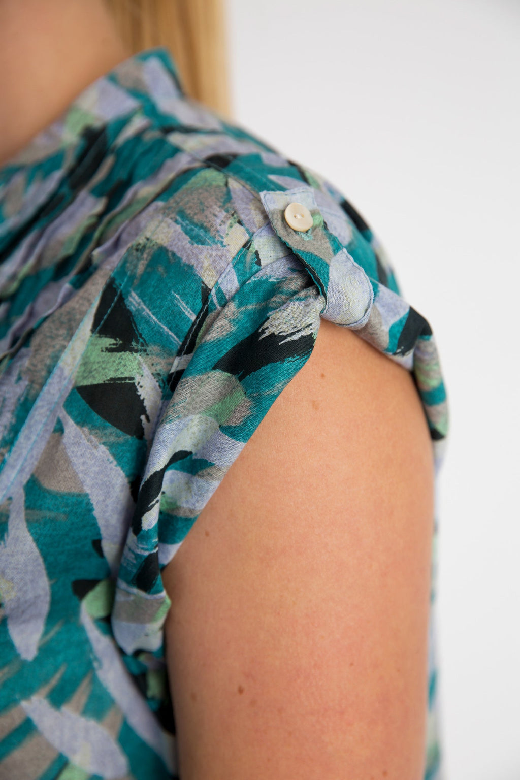 Magnetic Cap Sleeve Shirt in Black Poppies