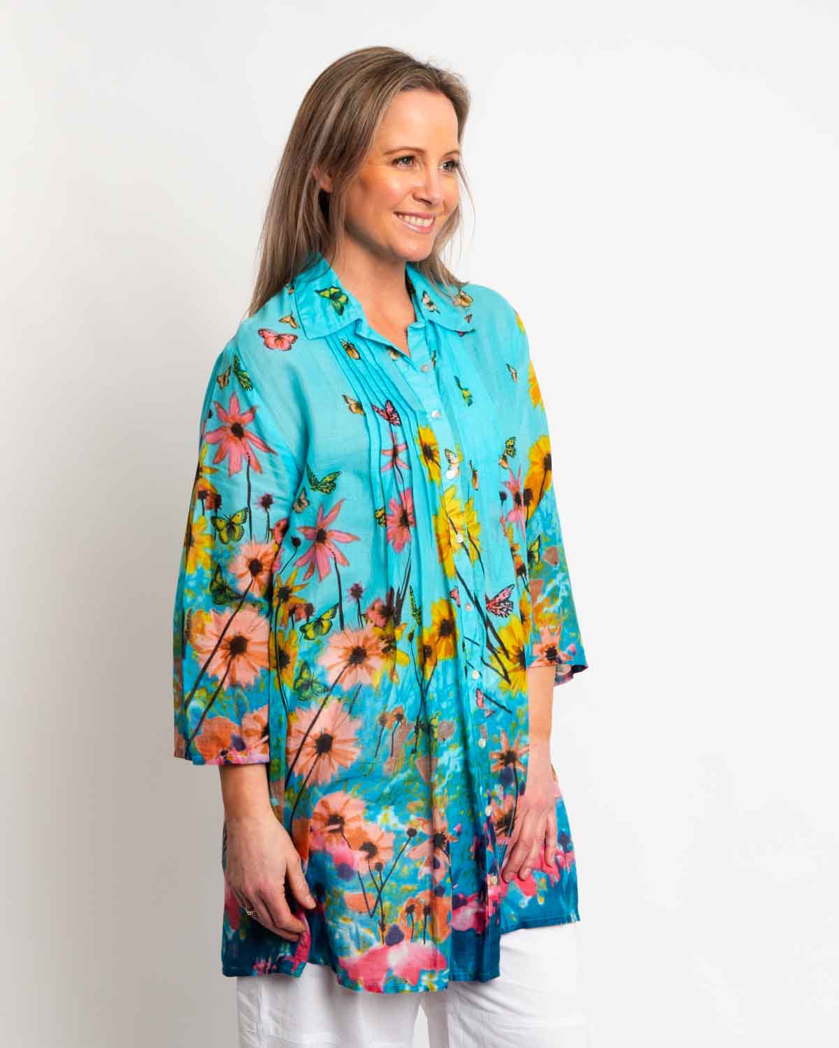 Collared pleated long shirt in sky blue garden