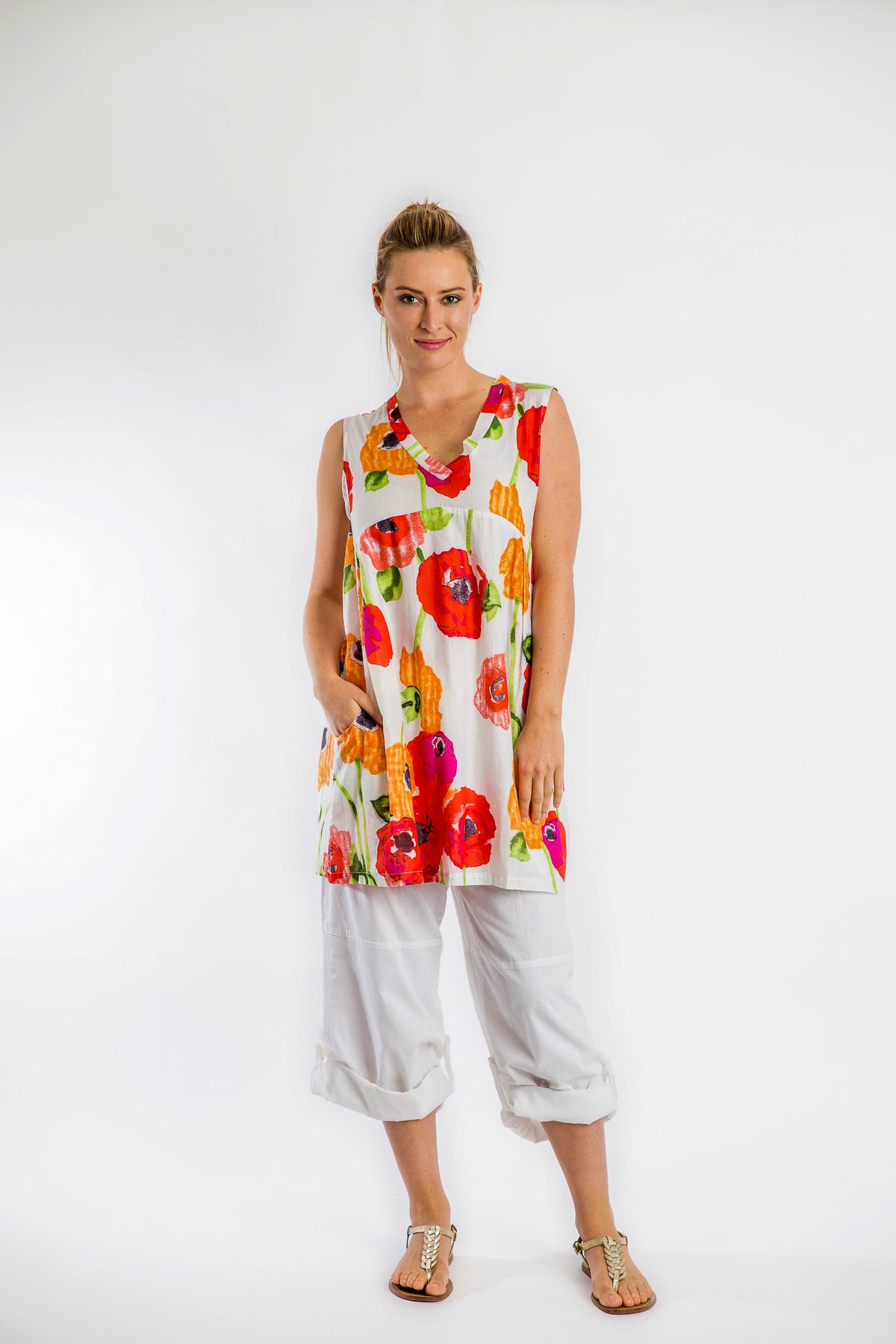 Hideaway Sleeveless Long Top in White Poppies